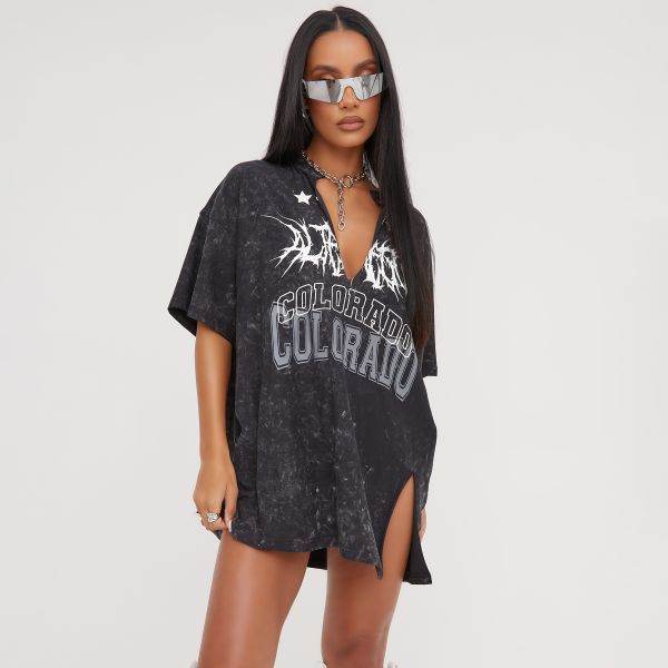V Neck ’Colorado’ Graphic Print Side Split Detail Oversized T-Shirt Dress In Charcoal Acid Wash, Women’s Size UK 10