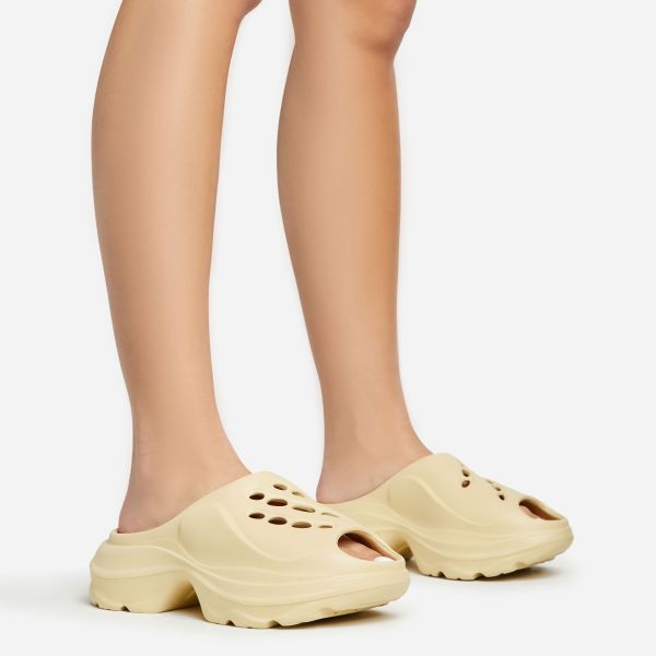 Kimbo Cut Out Detail Chunky Platform Sole Flat Slider Sandal In Cream Rubber, Women’s Size UK 5-6