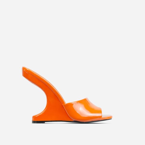 Zero-Gravity Square Peep Toe Cut Out Wedge Heel Mule In Orange Patent