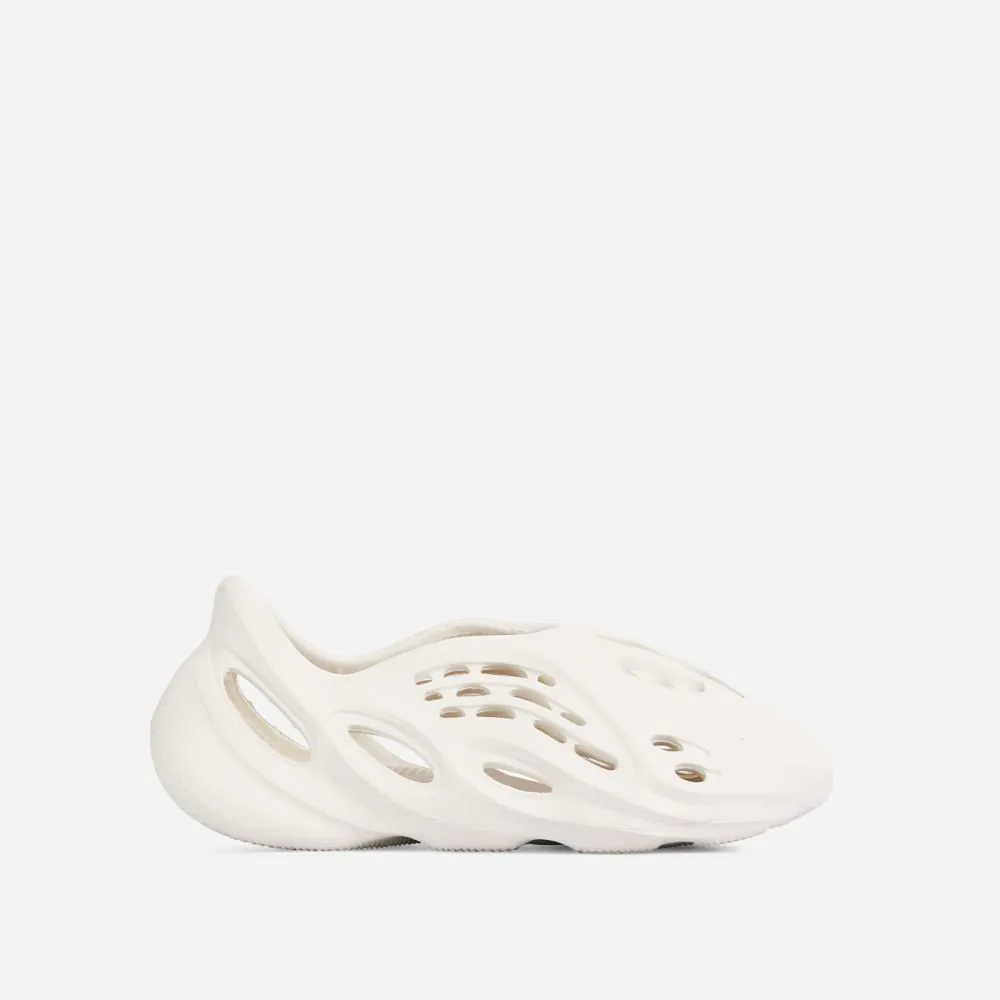 CUT OUT DETAIL SLIP-ON FOAM RUNNERS Super-Bass Cut Out Detail Slip On In Off White Rubber | EGO main image 4