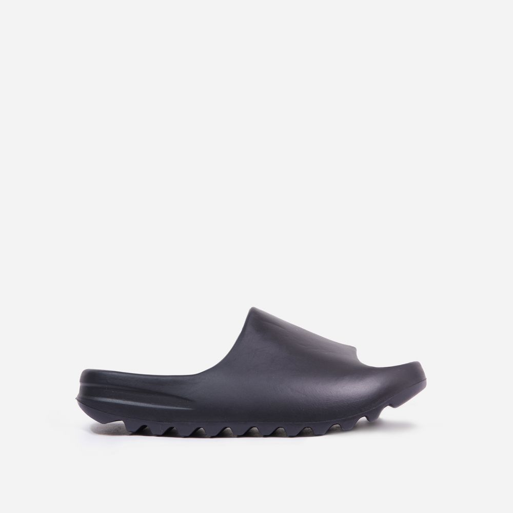 Playoff Flat Slider Sandal In Black Rubber