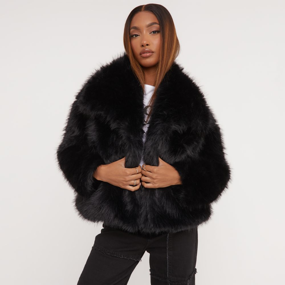 Oversized Collar Detail Cropped Jacket In Black Faux Fur